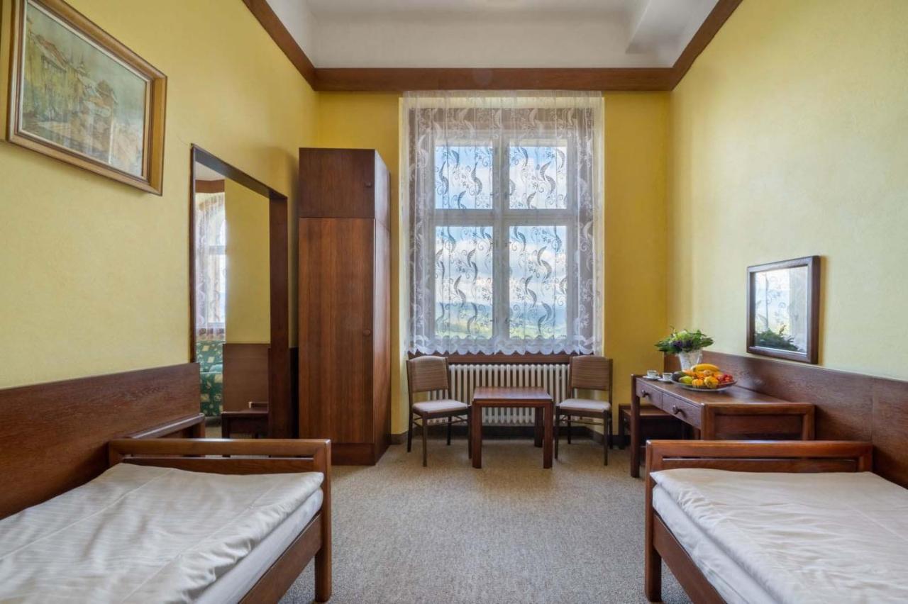 Hotel Vetrov Високе-над-Їзероу Екстер'єр фото