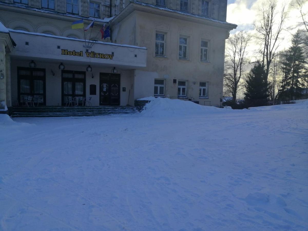 Hotel Vetrov Високе-над-Їзероу Екстер'єр фото